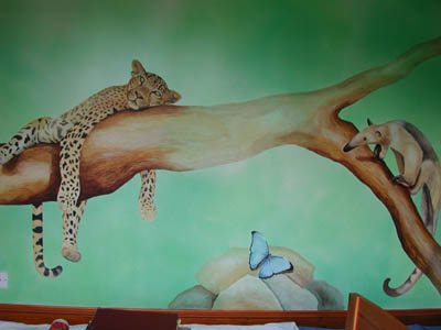 Jungle mural in childs bedroom