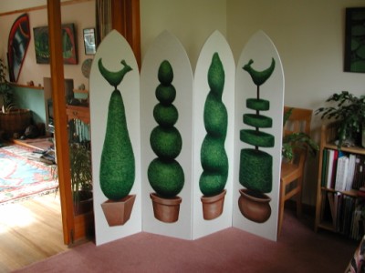 Hand painted screen with topiary image